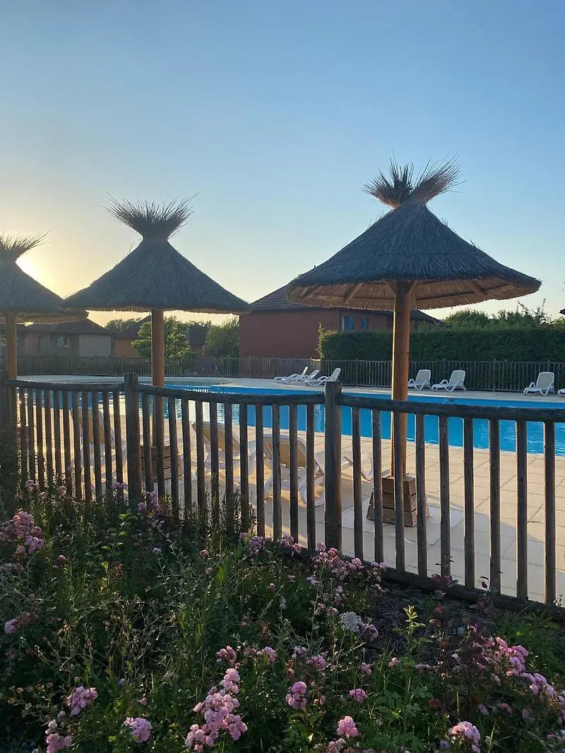 Appartement 4-6 Personnes A Prayssac - Residence Avec Piscine 0*,